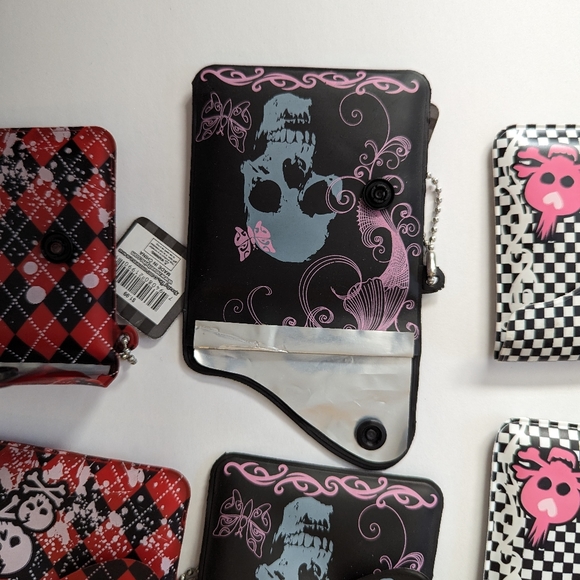 Wholesale Lot Of 30 Pcs PUNK GOTH PORTABLE ASHTRAY COIN MINI PURSE KEYCHAIN - Picture 6 of 6